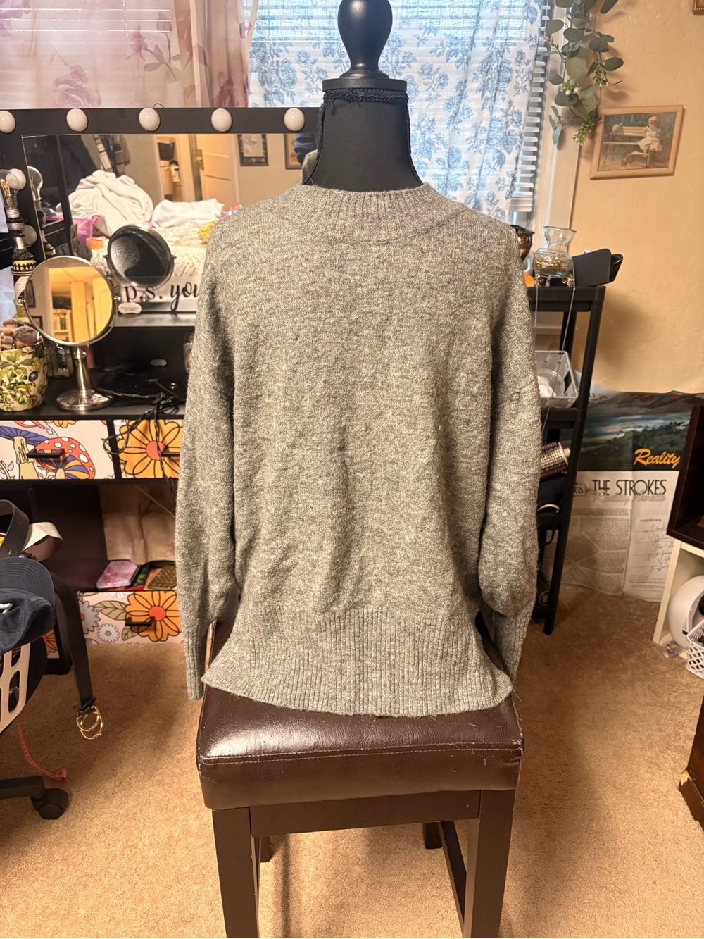 H&M Gray Heather Knit Crewneck Sweater Size M Relaxed Oversized Pullover